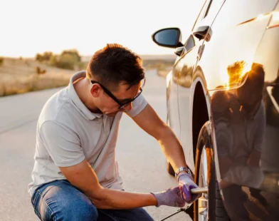 Flat Tyre? What You Need And How To Change A Car Tyre Quickly